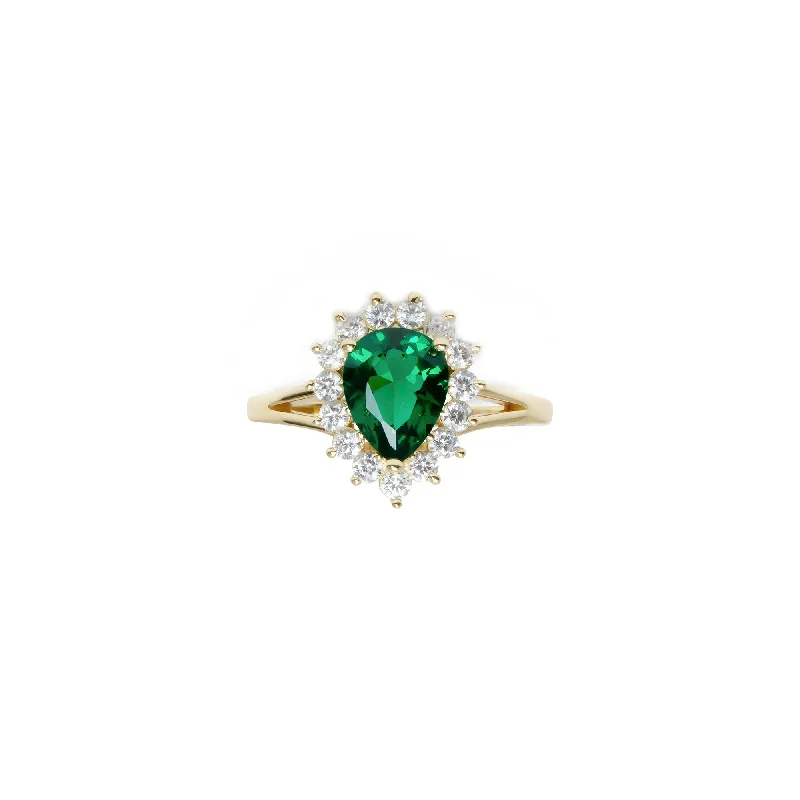 THE GREEN GEMSTONE HEIRLOOM RING