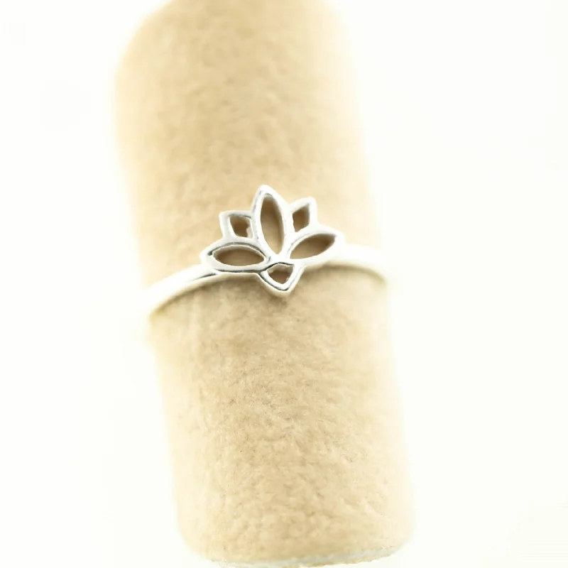 SMALL LOTUS RING