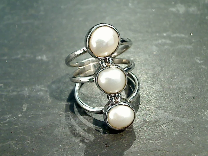 Size 8 Pearl, Sterling Silver Ring